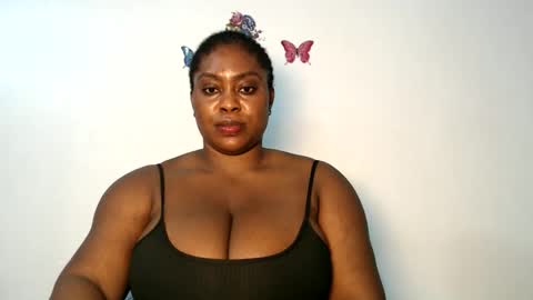 Snapshot of sexy_wetpussyy chatting on 4, 12, 2025 Luna online show from 4, 12, 2025