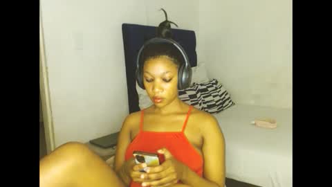 Snapshot of sexyalender02 chatting on 14, 11, 2025 sexyalender02 online show from 14, 11, 2025