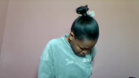 Snapshot of sexyapple2002 chatting on 12, 9, 2025 sexyapple2002 online show from 12, 9, 2025