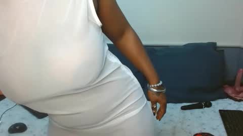 Snapshot of sexyassshaz chatting on 14, 5, 2026 shazz online show from 14, 5, 2026
