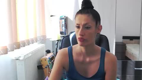 Snapshot of sexybeeaa chatting on 19, 5, 2026 SexyBea online show from 19, 5, 2026