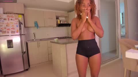 Snapshot of sexybrunnetem chatting on 1, 6, 2026 sofia online show from 1, 6, 2026