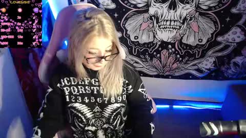 Snapshot of sexycarriie chatting on 2, 1, 2025 Carrie online show from 2, 1, 2025