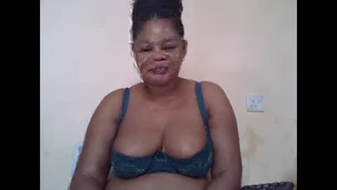 Snapshot of sexydove2 chatting on 15, 2, 2025 EMILY online show from 15, 2, 2025