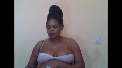 Snapshot of sexydove2 chatting on 27, 2, 2025 EMILY online show from 27, 2, 2025