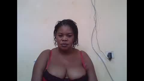 Snapshot of sexydove2 chatting on 5, 10, 2025 EMILY online show from 5, 10, 2025