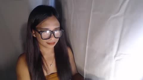 Snapshot of sexyguinevere chatting on 22, 12, 2025 Guine3 online show from 22, 12, 2025