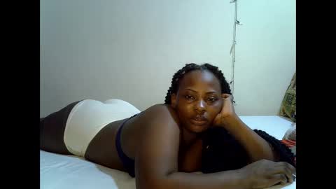Snapshot of sexylinaa_ chatting on 2, 12, 2024 Sexylina online show from 2, 12, 2024