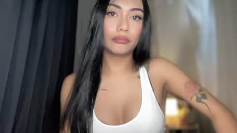 Snapshot of sexylovesappira chatting on 8, 6, 2026 maxine online show from 8, 6, 2026