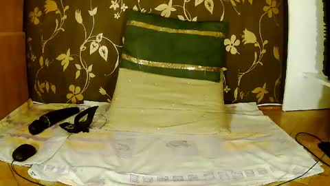 Snapshot of sexymayagold chatting on 21, 4, 2026 Squirty Maya Gold online show from 21, 4, 2026