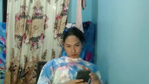 sexypetiteraine online show from 6, 1, 2026