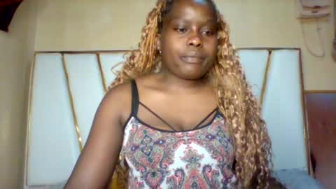 Snapshot of sexypussy983 chatting on 18, 6, 2026 Micky online show from 18, 6, 2026