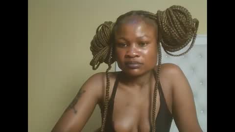 queenivy online show from 12, 11, 2025