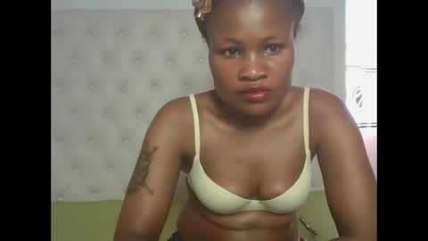 queenivy online show from 15, 12, 2025