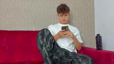 Snapshot of sexys_boys18 chatting on 11, 2, 2026 MATIAS-18 THIAHO -18 MAX-19 NICOKALY-19 CAIN-19 MOD ESTEBAN online show from 11, 2, 2026