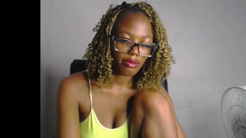 Snapshot of sexyslim_ebony chatting on 18, 2, 2026 Darkskinned Rae online show from 18, 2, 2026