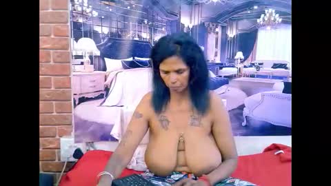 Snapshot of sexyva4u2luv chatting on 5, 5, 2026 sexyva4u2luv online show from 5, 5, 2026