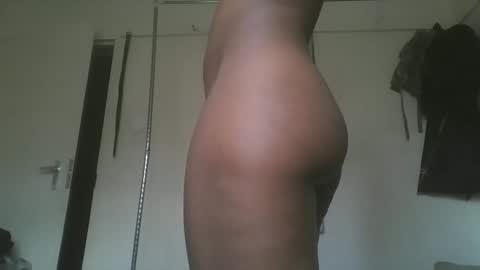 Snapshot of sexyy_tiny chatting on 26, 9, 2025 Mel online show from 26, 9, 2025