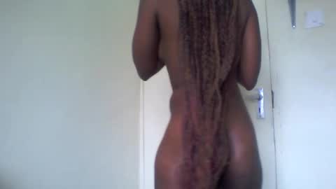 Snapshot of sexyy_tiny chatting on 16, 4, 2026 Mel online show from 16, 4, 2026