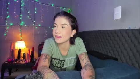 Snapshot of shadia_squirt chatting on 24, 9, 2025 shadia online show from 24, 9, 2025