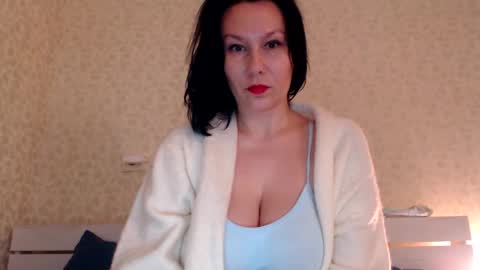 Snapshot of shakeit_good chatting on 4, 2, 2025 Mila online show from 4, 2, 2025