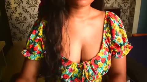 Snapshot of shanaya_indian chatting on 19, 5, 2026 shanaya indian online show from 19, 5, 2026