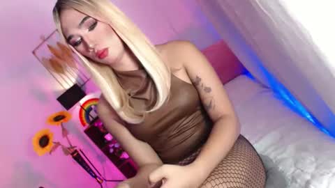 Snapshot of shane_hugexx chatting on 24, 4, 2026 MISS SHANE online show from 24, 4, 2026