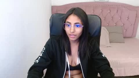 Snapshot of shaneelle chatting on 19, 2, 2025 shanelle online show from 19, 2, 2025