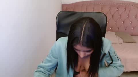 Snapshot of shaneelle chatting on 25, 2, 2025 shanelle online show from 25, 2, 2025