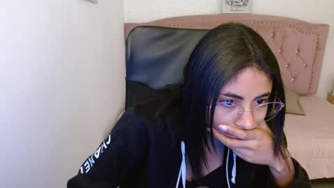 Snapshot of shaneelle chatting on 3, 3, 2025 shanelle online show from 3, 3, 2025