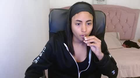 Snapshot of shaneelle chatting on 7, 3, 2025 shanelle online show from 7, 3, 2025