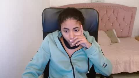 Snapshot of shaneelle chatting on 8, 3, 2025 shanelle online show from 8, 3, 2025
