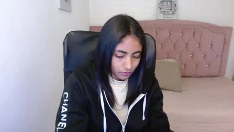 Snapshot of shaneelle chatting on 12, 3, 2025 shanelle online show from 12, 3, 2025