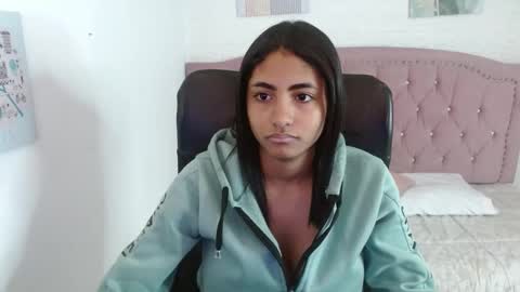 Snapshot of shaneelle chatting on 13, 10, 2025 shanelle online show from 13, 10, 2025