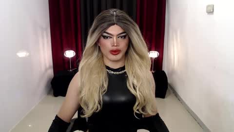 Snapshot of shanex01 chatting on 15, 12, 2024 Shane X online show from 15, 12, 2024