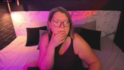 Shannon online show from 3, 11, 2025