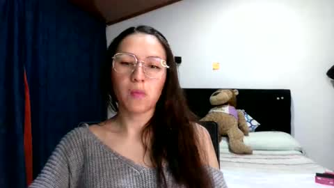 Snapshot of shantaldumont chatting on 3, 12, 2025 shantaldumont online show from 3, 12, 2025