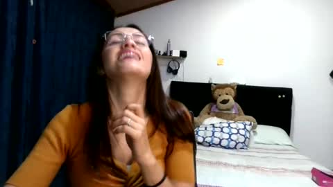 Snapshot of shantaldumont chatting on 4, 12, 2025 shantaldumont online show from 4, 12, 2025