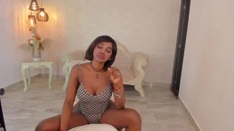 ShantallKnowles online show from 27, 1, 2025