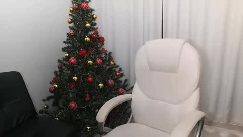 Snapshot of shantalxxx67 chatting on 23, 12, 2024 shantal online show from 23, 12, 2024