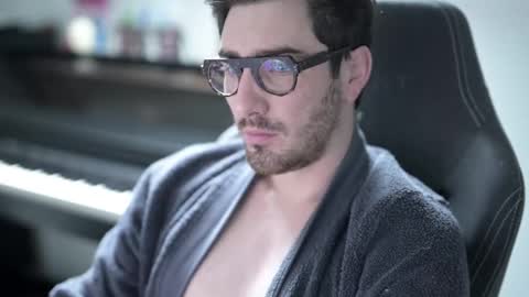 Snapshot of shape80 chatting on 20, 12, 2025 frenchy boy online show from 20, 12, 2025