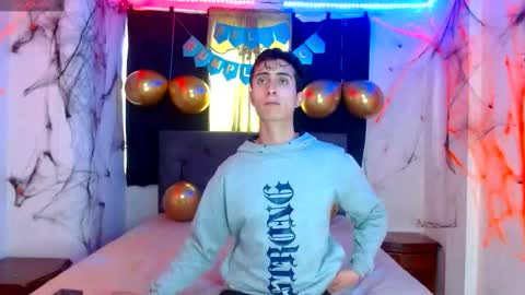 Snapshot of shaquiel_castoro chatting on 10, 10, 2025 shaquiel online show from 10, 10, 2025