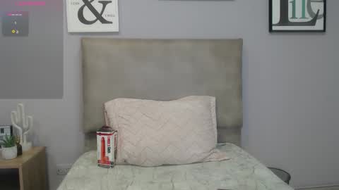 Snapshot of shara_rios chatting on 15, 10, 2025 shara_rios online show from 15, 10, 2025