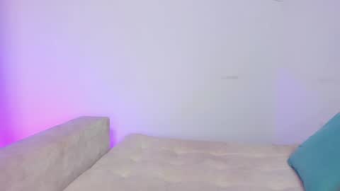 Hi fiends ---- I usually start online from Monday to Friday from 1000 am Saturdays and Sundays at 600 am Colombia time online show from 23, 1, 2025