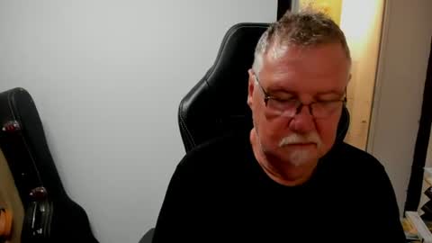 sharlots_pet online show from 1, 8, 2026