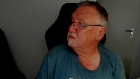 sharlots_pet online show from 3, 8, 2026