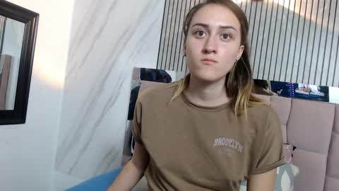 Snapshot of sharlotte__jones chatting on 19, 12, 2025 Sara online show from 19, 12, 2025