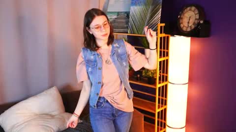 Hello im LIa online show from 23, 12, 2025