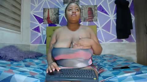 Snapshot of sharonx_morex chatting on 17, 5, 2026 sharonx_morex online show from 17, 5, 2026