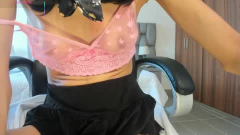 shary_leon_ online show from 22, 4, 2026